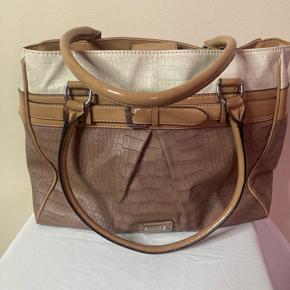 GUESS LOS ANGELES BAG  TAN/CREAM/SADDLE BROWN COLORS.